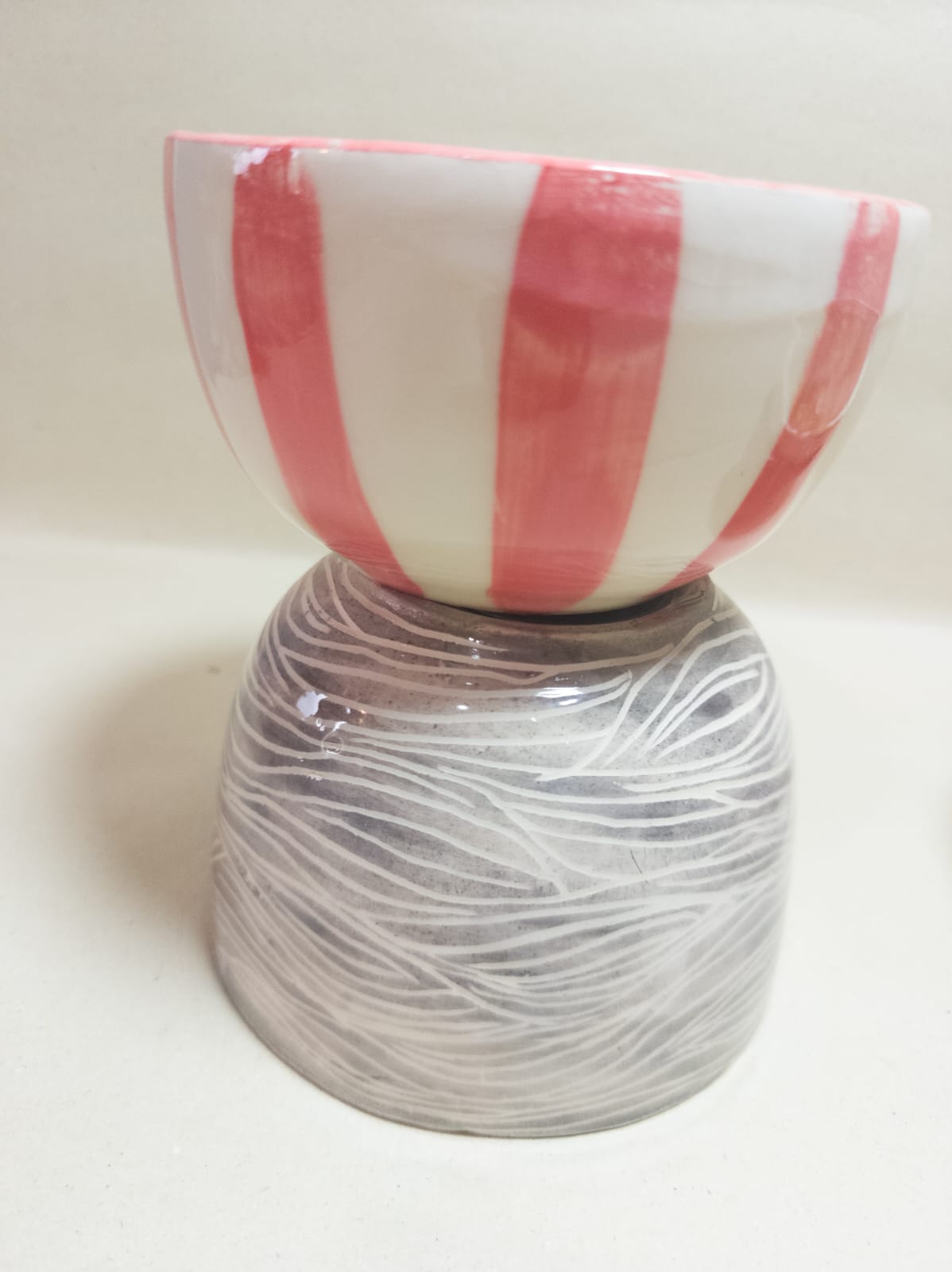 Bowls apilados rosa y gris