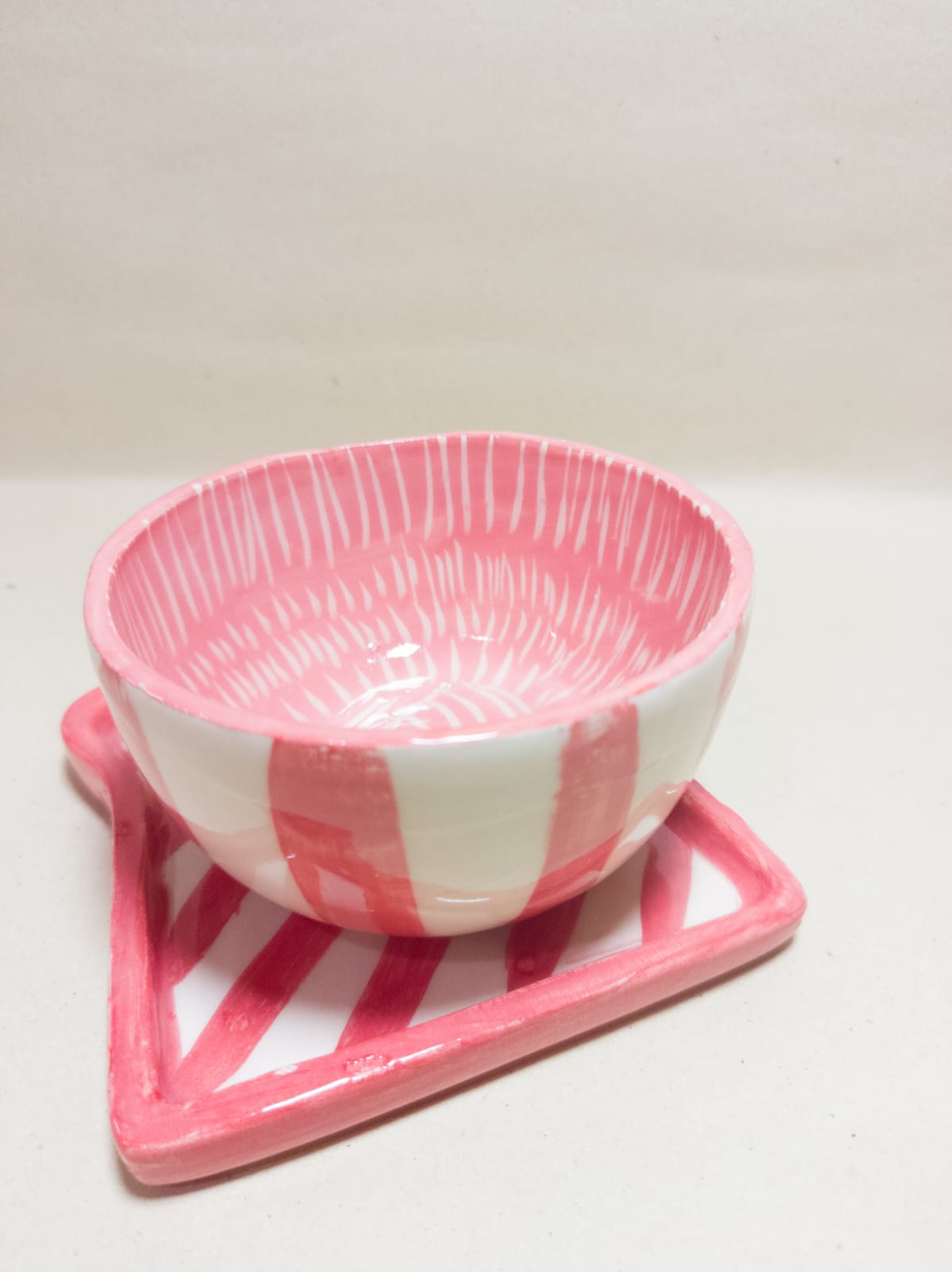 Bowl con plato rayado rosa