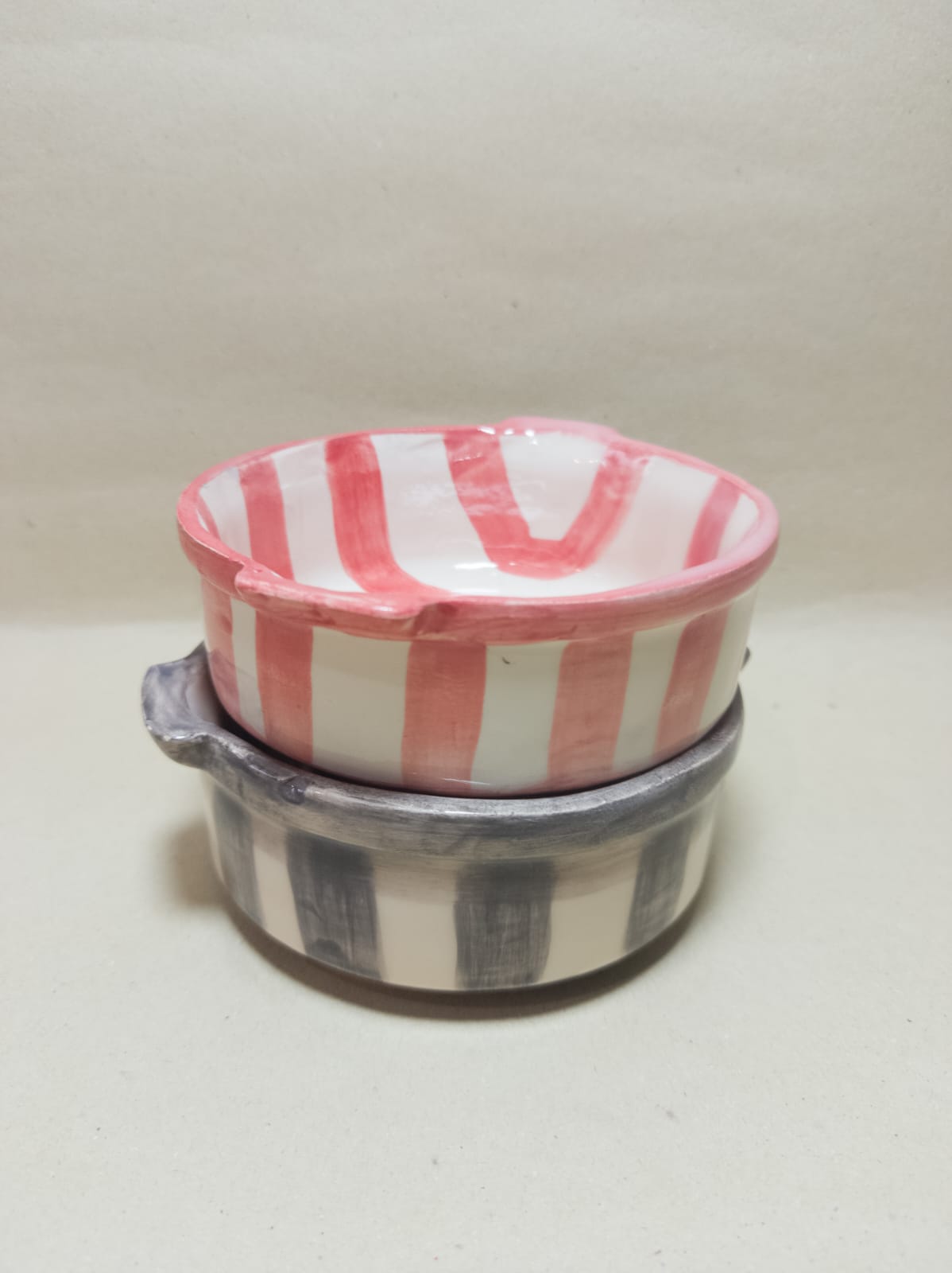Cazuelas rayadas rosa y gris