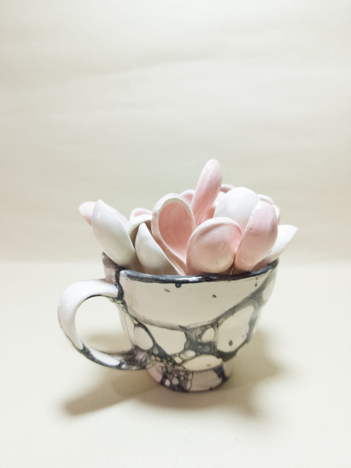 Taza con cucharas ceramica