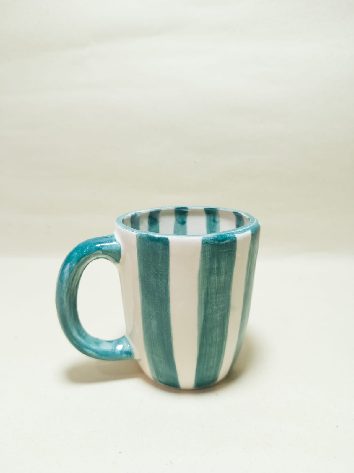 Taza rayada verde azulado